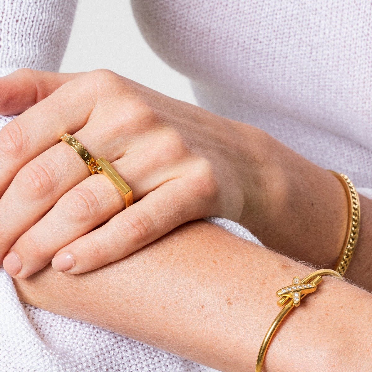 Flat Ring Screw 18K Gold Plated