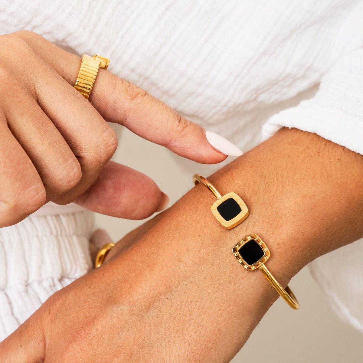 Bella Onyx Bracelet 18K Gold Plated